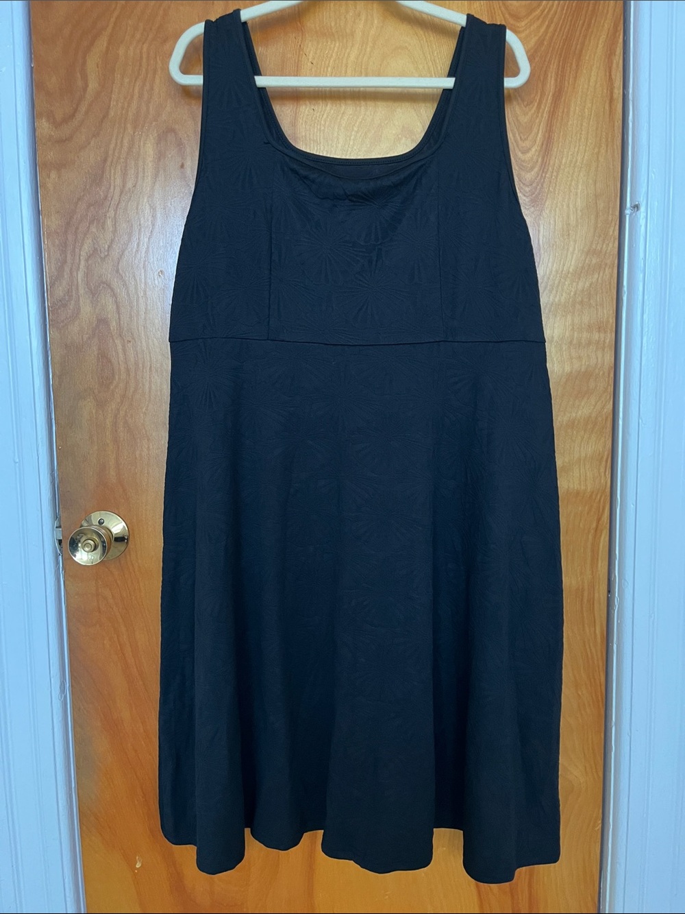 SHEIN Black Textured Sleeveless Midi Dress